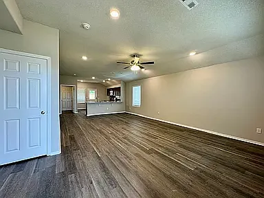 3 bed, 1369 sqft, $1,700 — Photo 4
