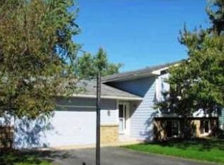 173 Green Briar Dr, Lino Lakes, MN 55014