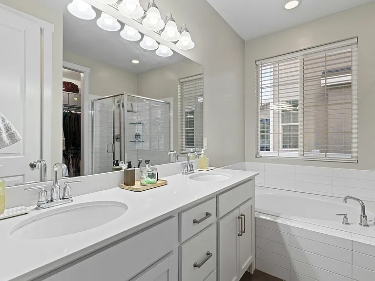 824-2800 W North Lake Dr — Photo 24