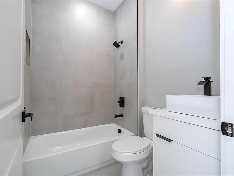 15 Ramblewood St — Photo 59
