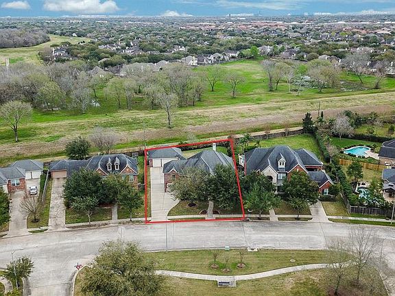 This Riverstone home on this beautiful lot offers no back or front neighbors!