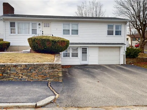 221 Rockwood Ave, Cranston, RI 02920