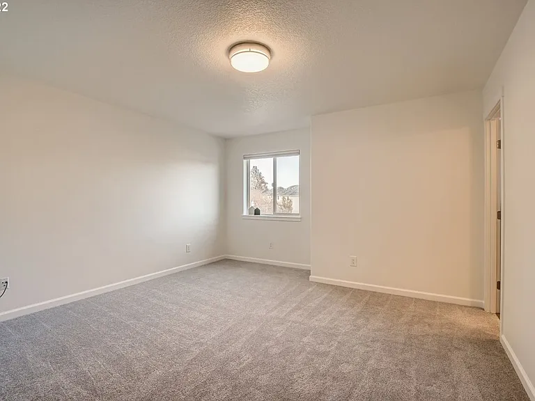 1437 NE 82nd Dr — Photo 7