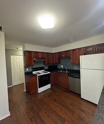 3rd image of 4418 Beau Monde Dr APT 201