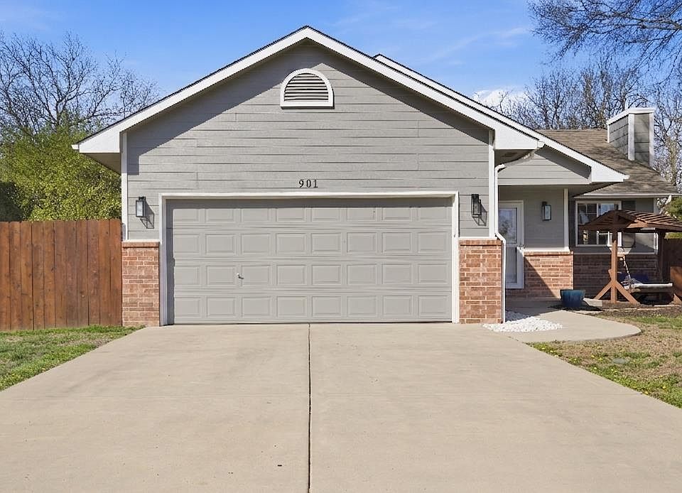 1st image of 901 N Linden Ln