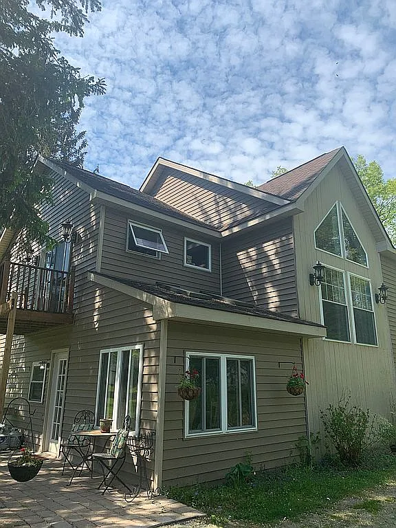 1736 Shoreline Dr photo 1