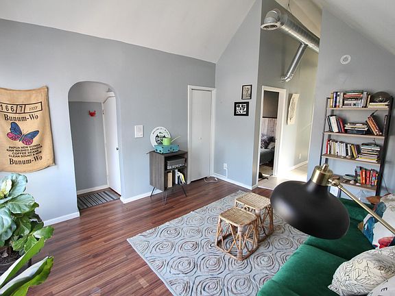 2nd image of 2927 N Lawndale Ave APT 3