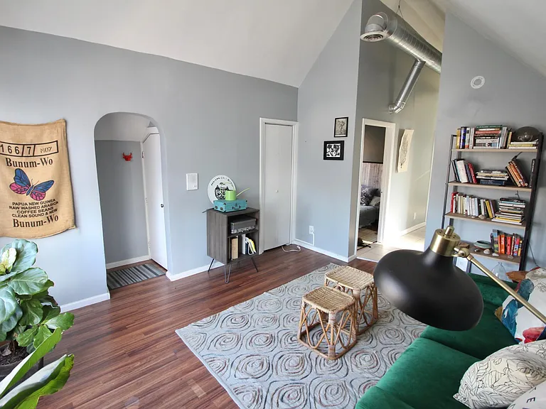 2927 N Lawndale Ave #3 — Photo 2