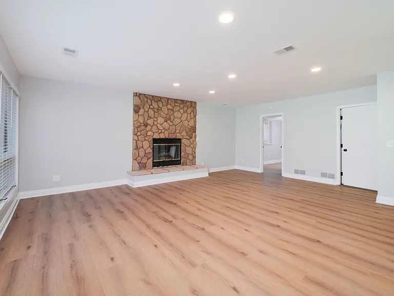 1083 N Livernois Rd — Photo 29