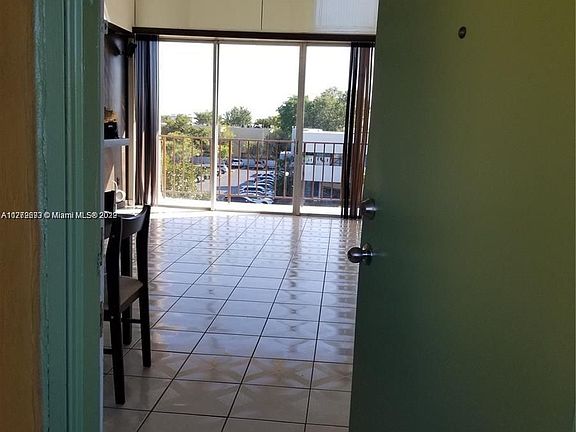 3rd image of 210 Fontainebleau Blvd APT 401