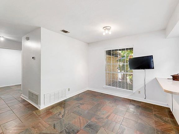 3rd image of 2406 Orleans Dr