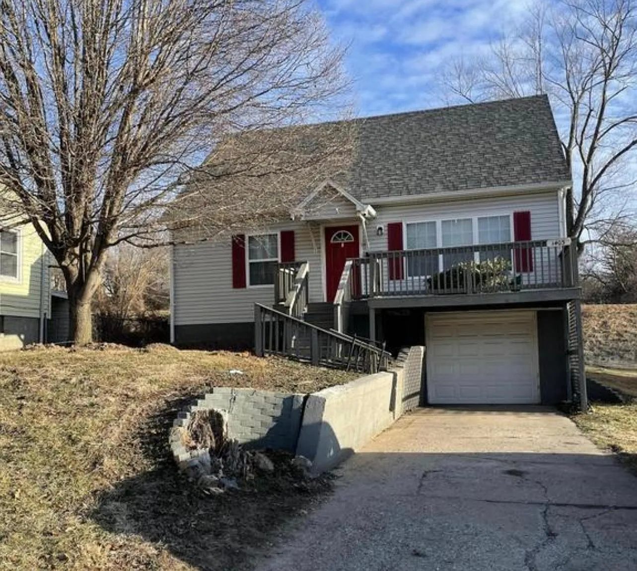 1403 E Elm St — Photo 1