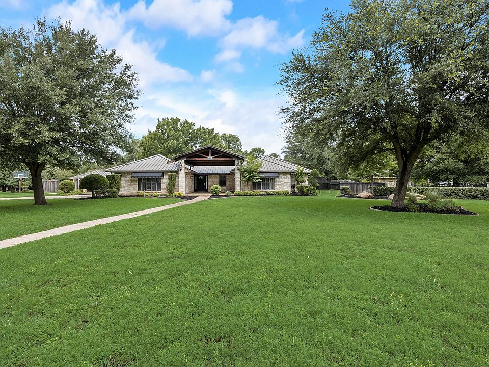 1st image of 1319 Oakhurst Dr