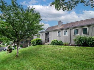 227 Shoshoni Ln #B, Stratford, CT 06614
