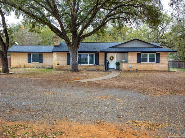 20 Sunrise Drive, Pleasanton, TX 78064