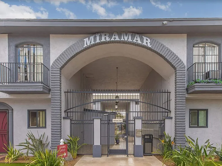 Miramar — Photo 14