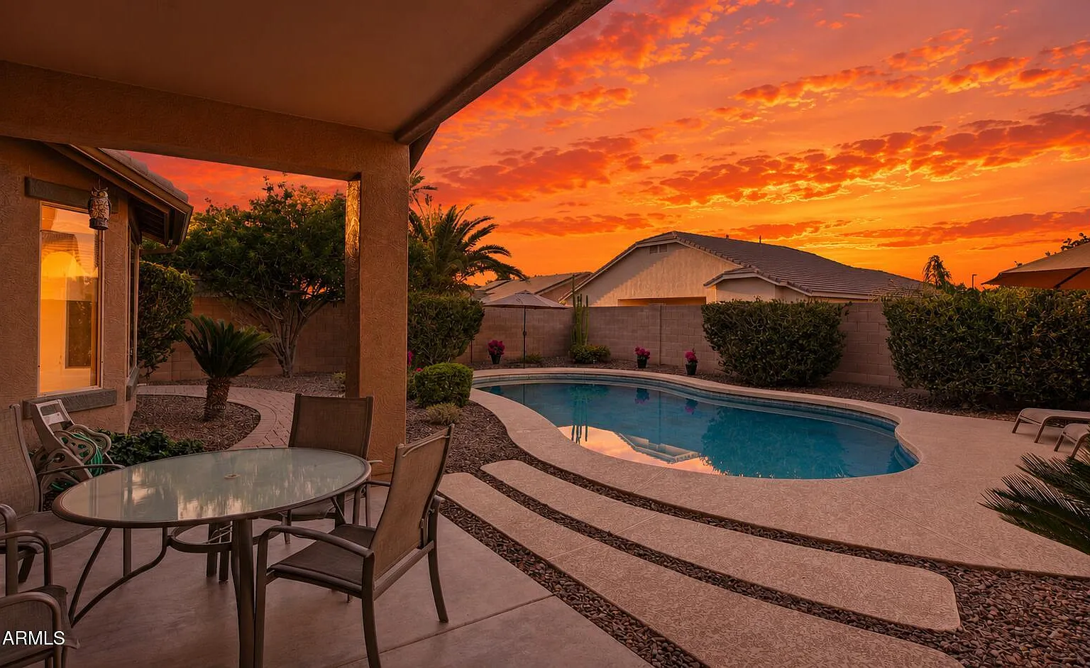 3 bed, 2.0 bath, 2028 sqft, $3,300 — Photo 2