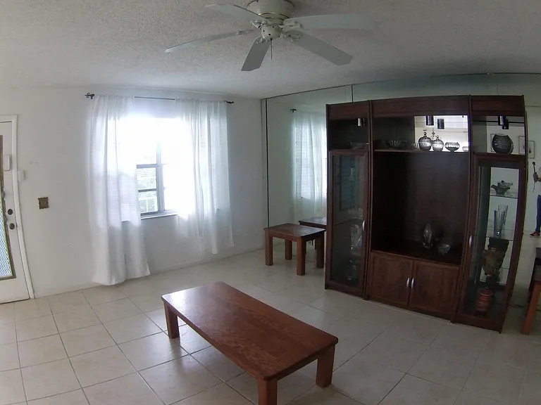 556 Capri Park #L — Photo 3