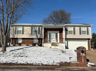 1501 Vicksburg Dr, Belleville, IL 62221