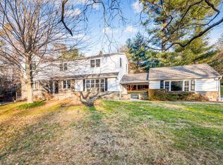 901 Academy Ln, Bryn Mawr, PA 19010