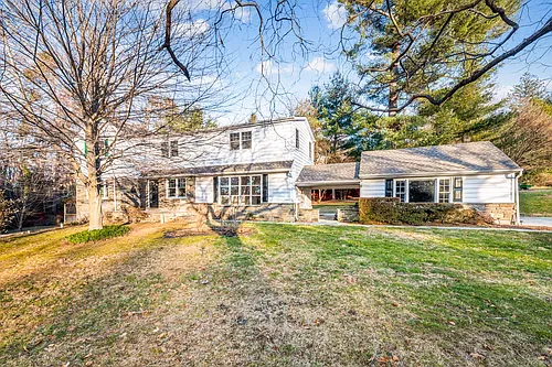 901 Academy Ln Photo 1