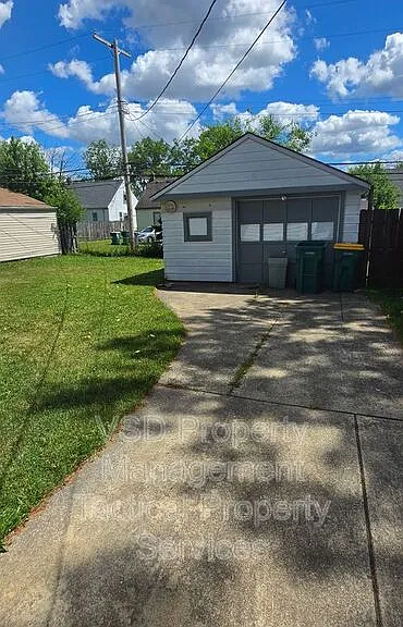 19268 Stafford Ave — Photo 2