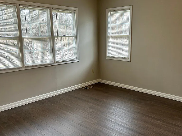 205 Stratford Rd — Photo 15