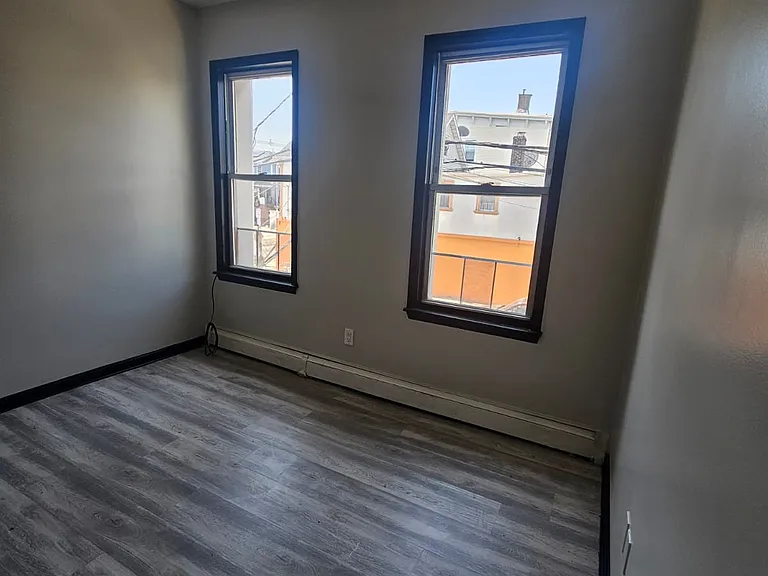 305-306 Magnolia Ave #3 — Photo 7