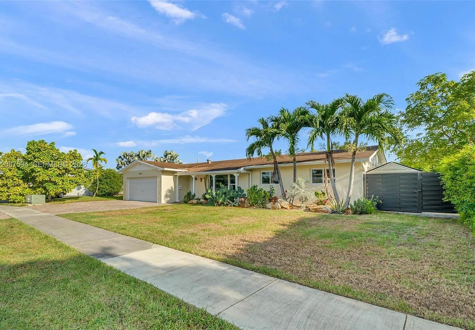 4 bed, 1864 sqft, $5,200 — Photo 2