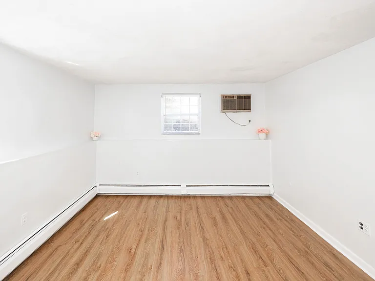 12 Williamsburg Ct #1 — Photo 11