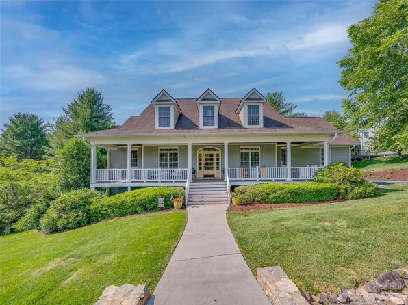 910 Rickel Dr, Hendersonville, NC 28739