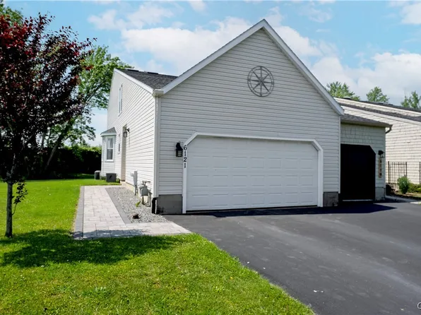 6121 Diffin Rd, Cicero, NY 13039