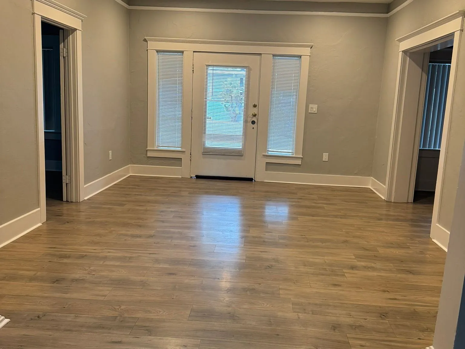 Single Family Style Back Home w/ Private Yard & Parking — Photo 4