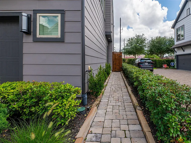 963 Lilly Flower Ln — Photo 4