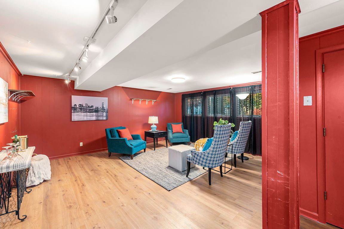 next background image