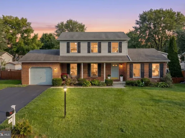 19 Garden Ln, Hanover, PA 17331