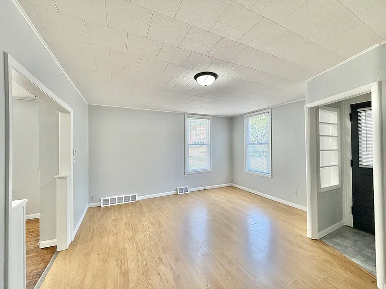330 Lincoln St #1 — Photo 10