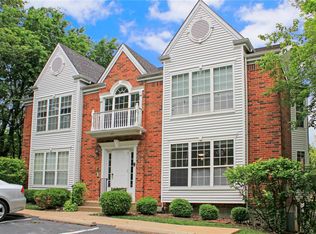 301 Clayton Crossing Pl APT B, Ballwin, MO 63011