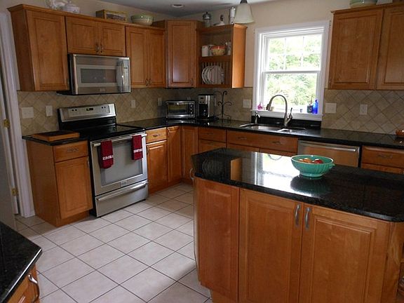 3rd image of 10 Brandell Dr