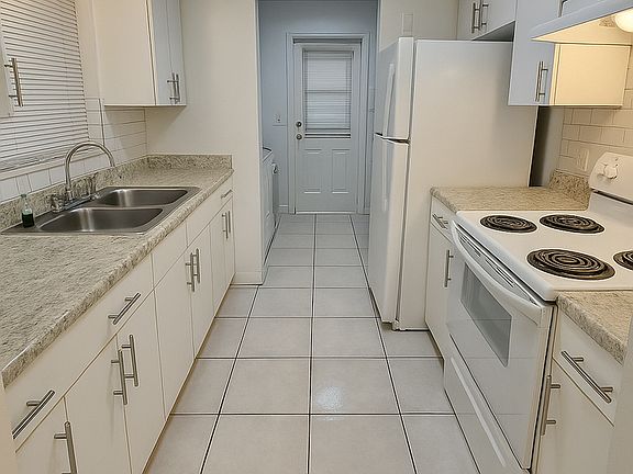 3rd image of 917 NE 22nd Dr Unit 917