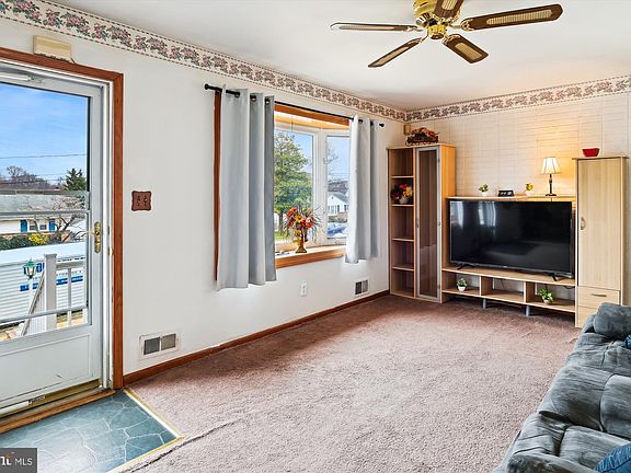 3rd image of 48 Glendale Ave
