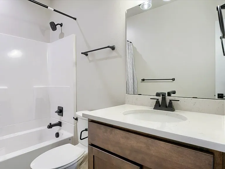 910 Phipps Ave — Photo 10