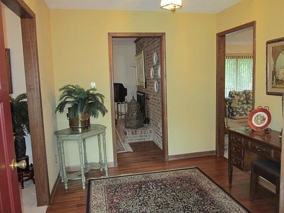 2nd image of 102 Burnham Ct