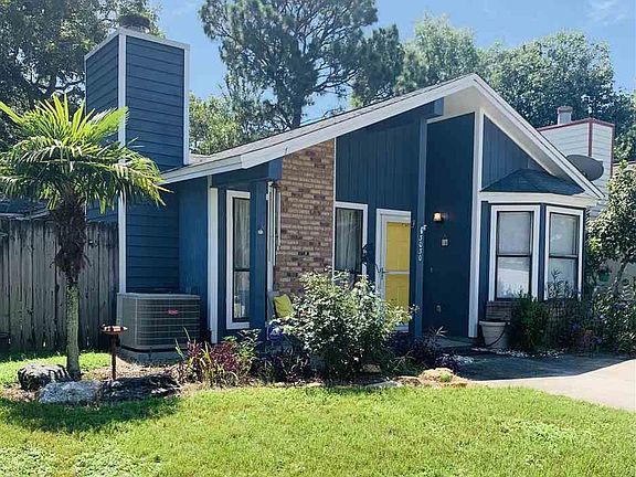 2nd image of 3030 Pickford Pl
