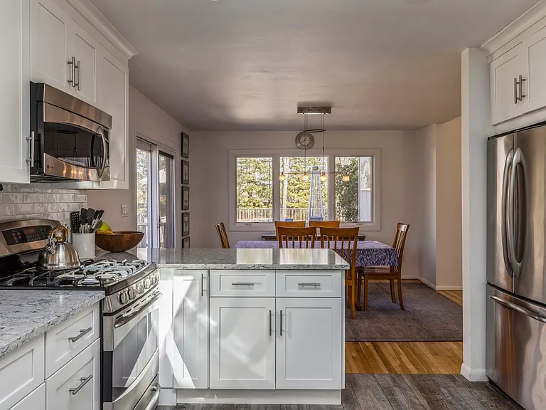 10 Oakwood Ct — Photo 6