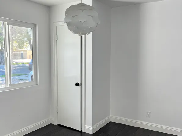 17959 Cantara St, Reseda, CA 91335