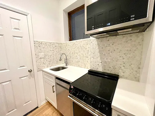 Rented by J PRESTON AND ASSOCIATES INC | media 18