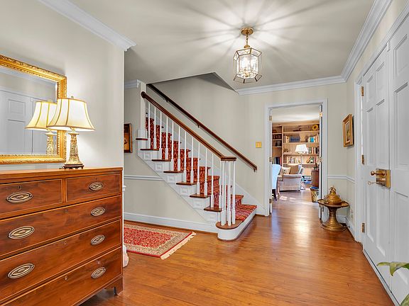 3rd image of 128 Lomond Ln