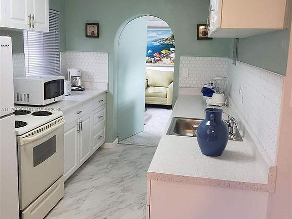 2nd image of 1110 SW 30th St #1-2