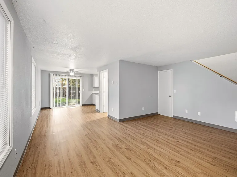 627 SE 132nd Ave — Photo 2